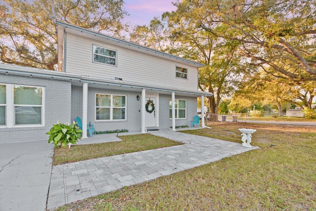 301 20th Avenue SW, Vero Beach, FL 32962