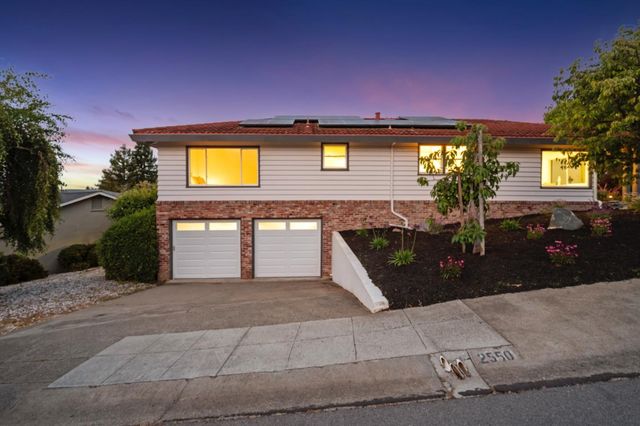 2550 Hayward Drive, Burlingame, CA 94010