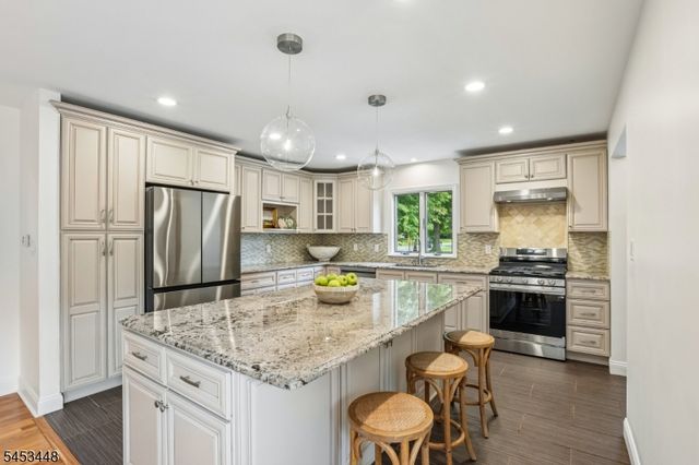 650 Ridgewood Rd, Maplewood Twp., NJ 07040