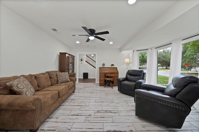 4025 Diamond Loch W, North Richland Hills, TX 76180