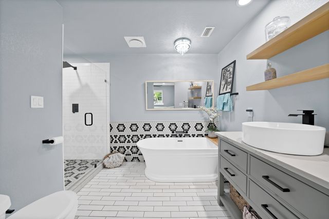 4025 Diamond Loch W, North Richland Hills, TX 76180