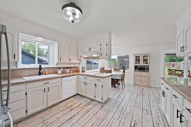 4025 Diamond Loch W, North Richland Hills, TX 76180