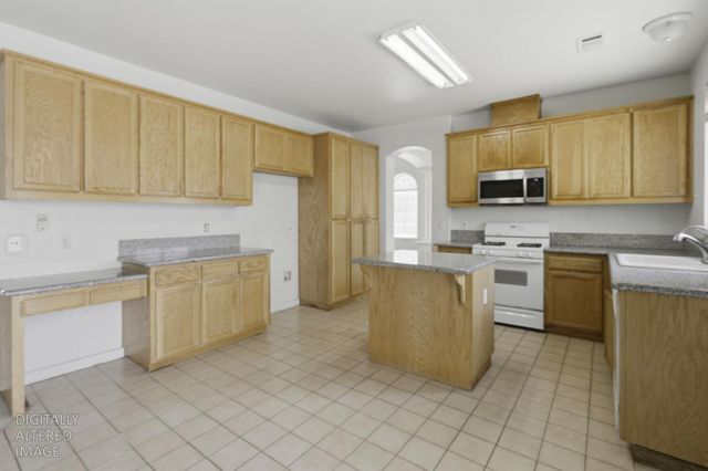 8215 E Emerson Ct, Stockton, CA 95212