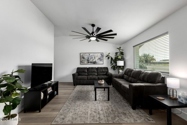 6620 W CHOLLA Street, Glendale, AZ 85304