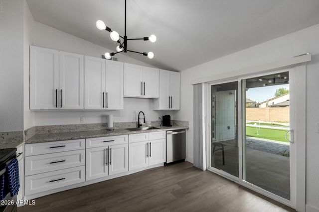 6620 W CHOLLA Street, Glendale, AZ 85304