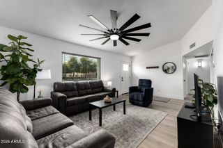 6620 W CHOLLA Street, Glendale, AZ 85304