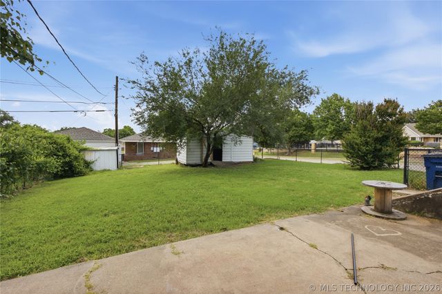 2747 E 4th Street, Tulsa, OK 74104