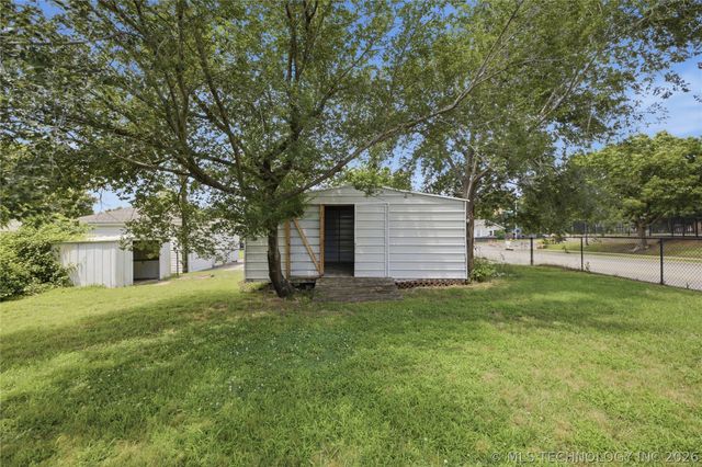 2747 E 4th Street, Tulsa, OK 74104