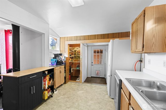 817 W 13th Street, Port Angeles, WA 98363
