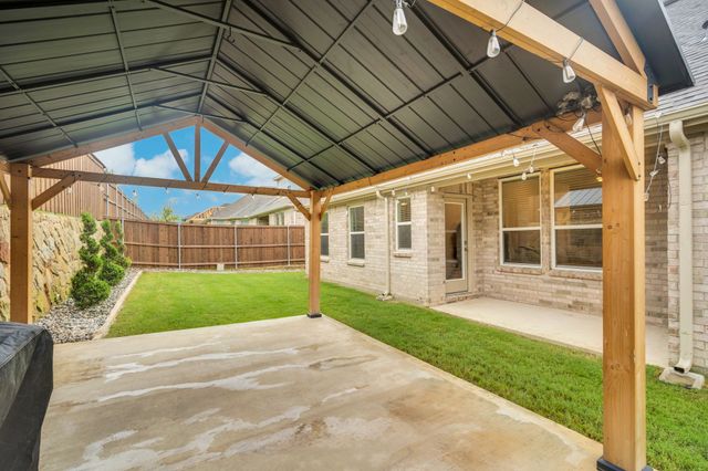 740 Brozgold Avenue, Midlothian, TX 76065