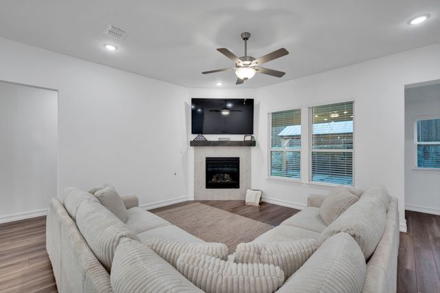 740 Brozgold Avenue, Midlothian, TX 76065