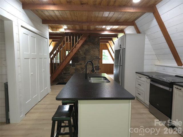 826 Shumont Road, Black Mountain, NC 28711