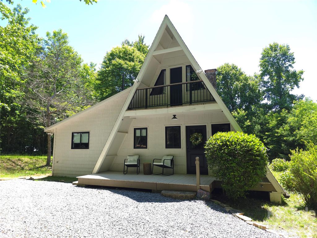 826 Shumont Road, Black Mountain, NC 28711