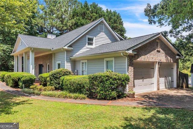 13 Rocky Circle NE, White, GA 30184