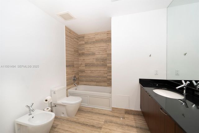 15901 Collins Ave 1005, Sunny Isles Beach, FL 33160