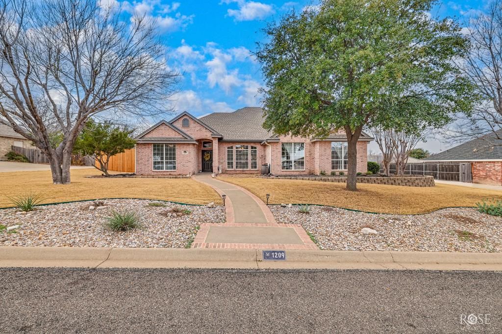 Image 1 of property listing at 1209 Ashford Dr, San Angelo, TX 76901