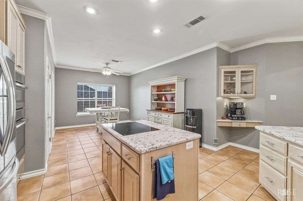 Image 7 of property listing at 1209 Ashford Dr, San Angelo, TX 76901