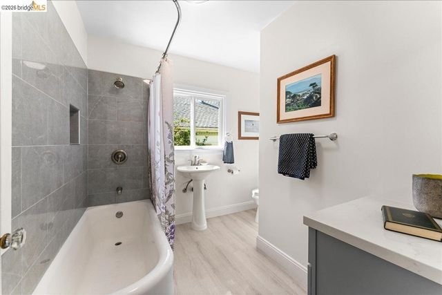 2148 Curtis St, Berkeley, CA 94702