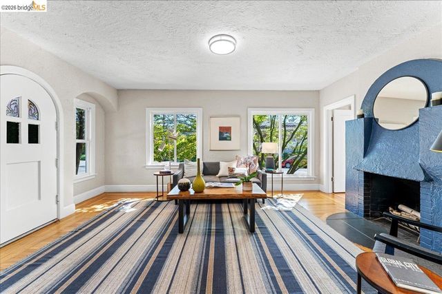 2148 Curtis St, Berkeley, CA 94702