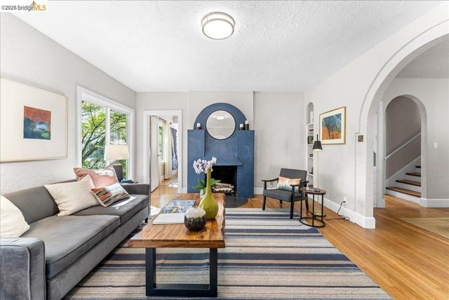 2148 Curtis St, Berkeley, CA 94702