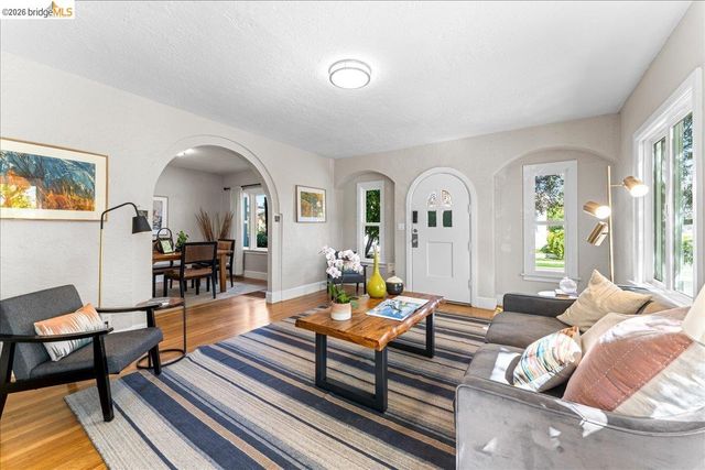 2148 Curtis St, Berkeley, CA 94702