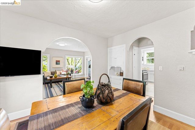 2148 Curtis St, Berkeley, CA 94702