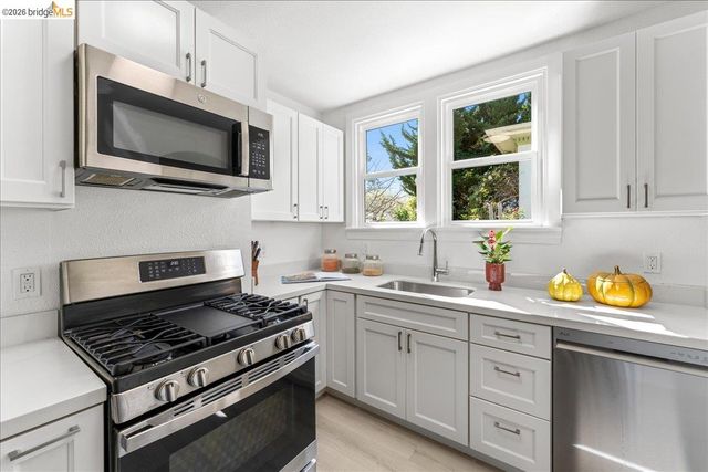 2148 Curtis St, Berkeley, CA 94702