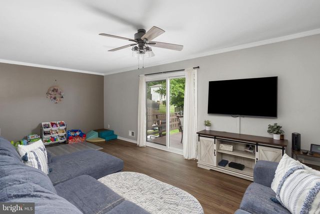 10 ROBERTS CT, Bordentown, NJ 08505