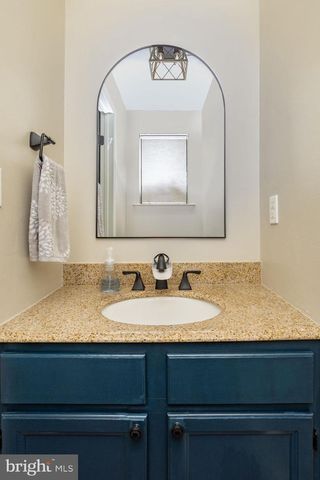 10 ROBERTS CT, Bordentown, NJ 08505