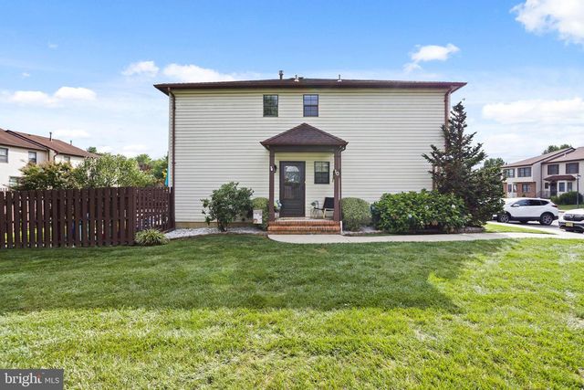 10 ROBERTS CT, Bordentown, NJ 08505