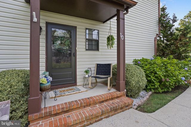 10 ROBERTS CT, Bordentown, NJ 08505