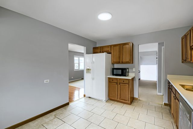 1465 William Clifford Lane, Elk Grove Village, IL 60007
