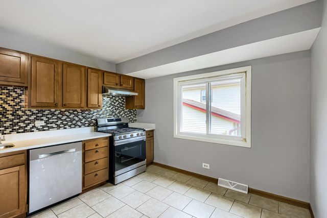1465 William Clifford Lane, Elk Grove Village, IL 60007