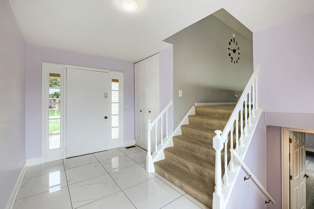 1465 William Clifford Lane, Elk Grove Village, IL 60007