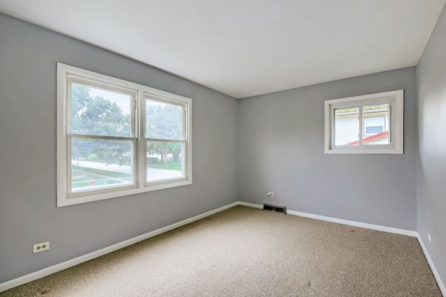 1465 William Clifford Lane, Elk Grove Village, IL 60007