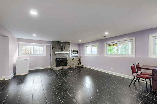 1465 William Clifford Lane, Elk Grove Village, IL 60007