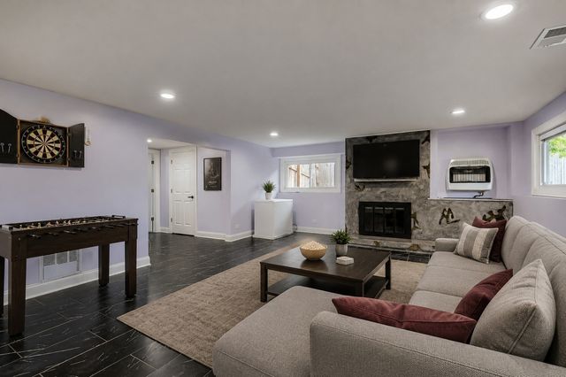1465 William Clifford Lane, Elk Grove Village, IL 60007