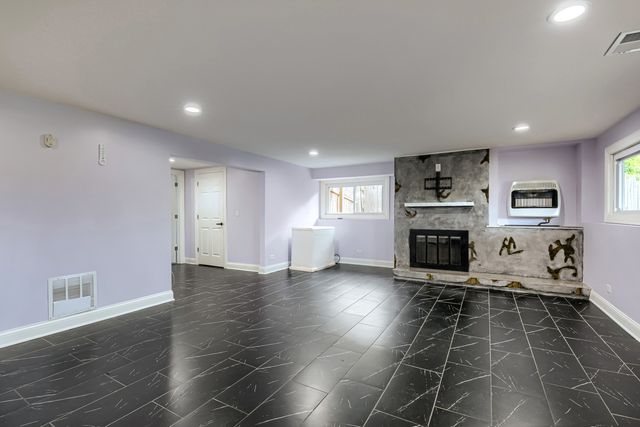 1465 William Clifford Lane, Elk Grove Village, IL 60007