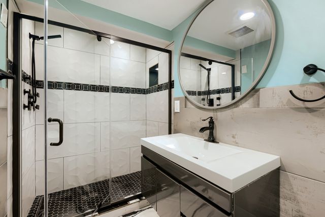 1465 William Clifford Lane, Elk Grove Village, IL 60007