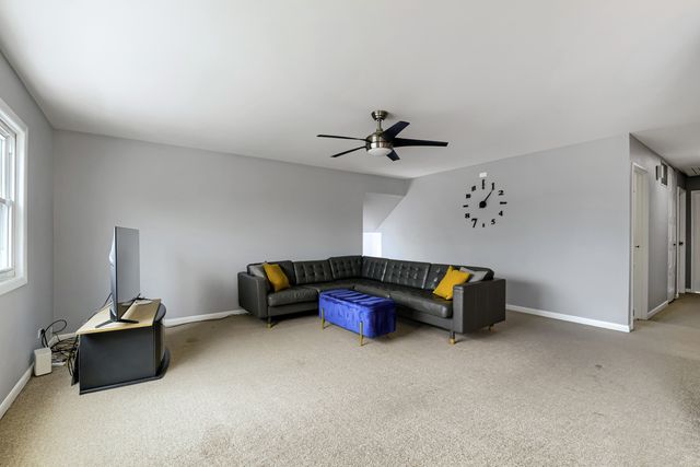 1465 William Clifford Lane, Elk Grove Village, IL 60007