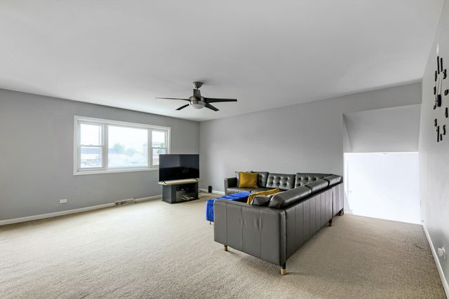 1465 William Clifford Lane, Elk Grove Village, IL 60007