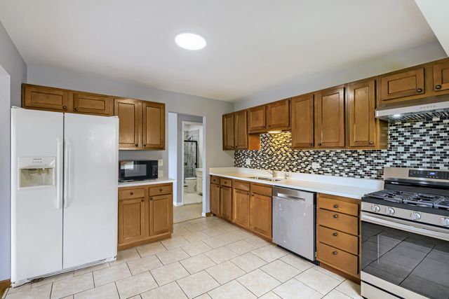 1465 William Clifford Lane, Elk Grove Village, IL 60007