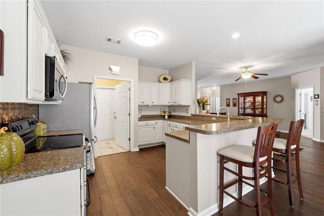 563 Sawnee Corners Drive, Cumming, GA 30040