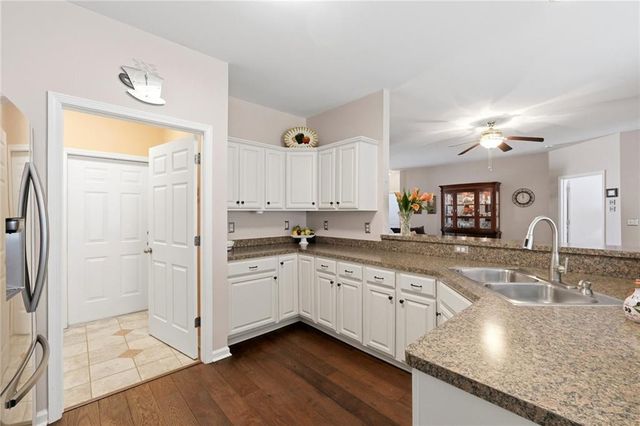 563 Sawnee Corners Drive, Cumming, GA 30040