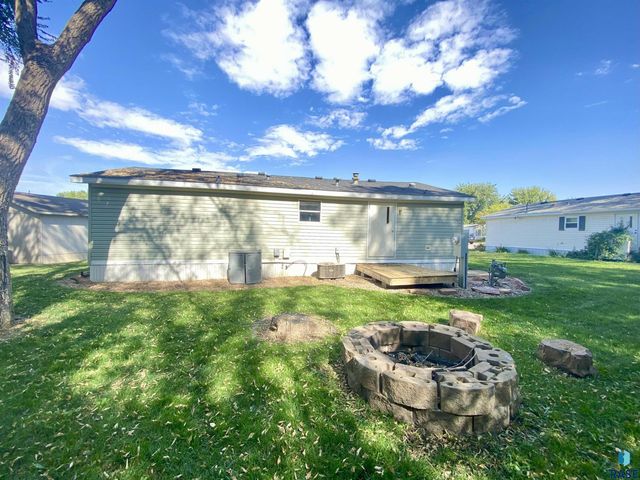 1303 E Iris Pl Place, Sioux Falls, SD 57103