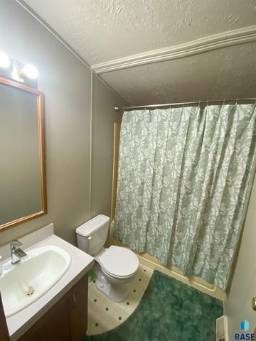 1303 E Iris Pl Place, Sioux Falls, SD 57103