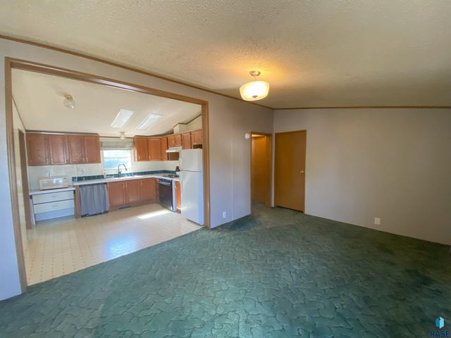 1303 E Iris Pl Place, Sioux Falls, SD 57103