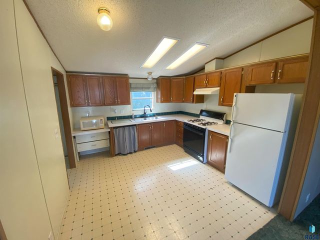 1303 E Iris Pl Place, Sioux Falls, SD 57103