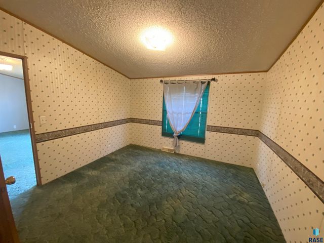 1303 E Iris Pl Place, Sioux Falls, SD 57103