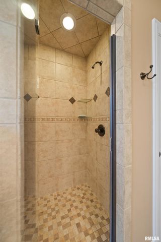 627 10TH Avenue, Silvis, IL 61282